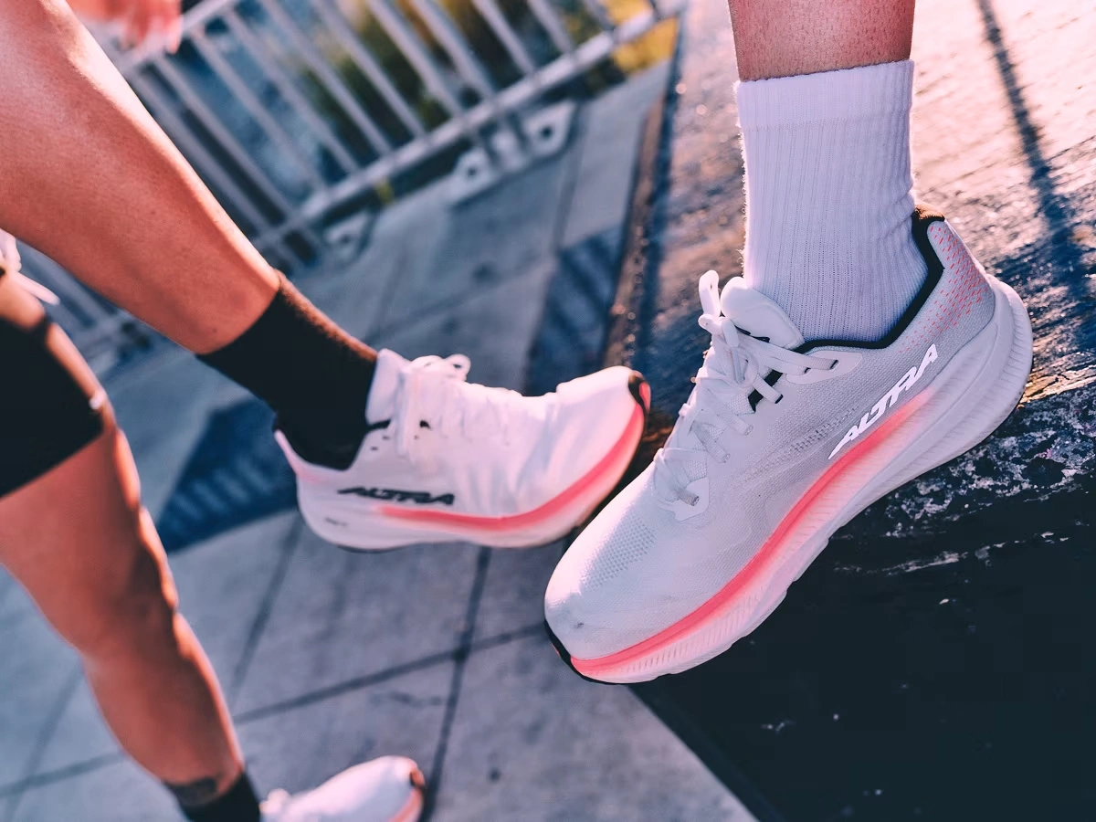 ALTRA RUNNING - נעלי כביש גברים FWD VIA – A0A85PN010 – black-white – 1